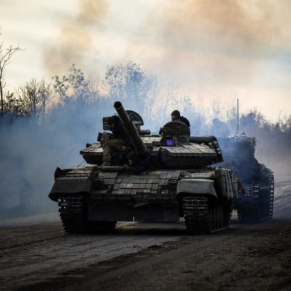 Ukrajina povlači tenkove; Uzbune odzvanjaju zemljom