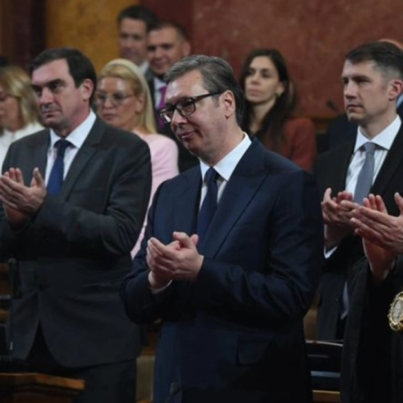 Vučić čestitao novim ministrima: "Tražim od vas da se borite snažnije nego ikada za svoju zemlju" FOTO