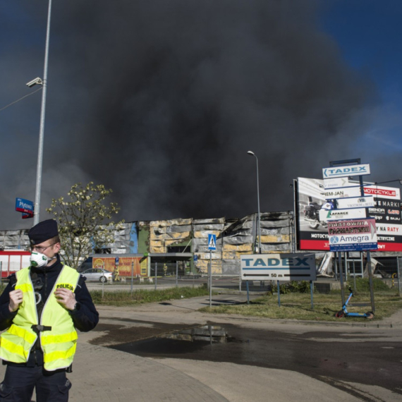 Tržni centar u Varšavi potpuno uništen: Vatra je sve progutala, nema povređenih VIDEO